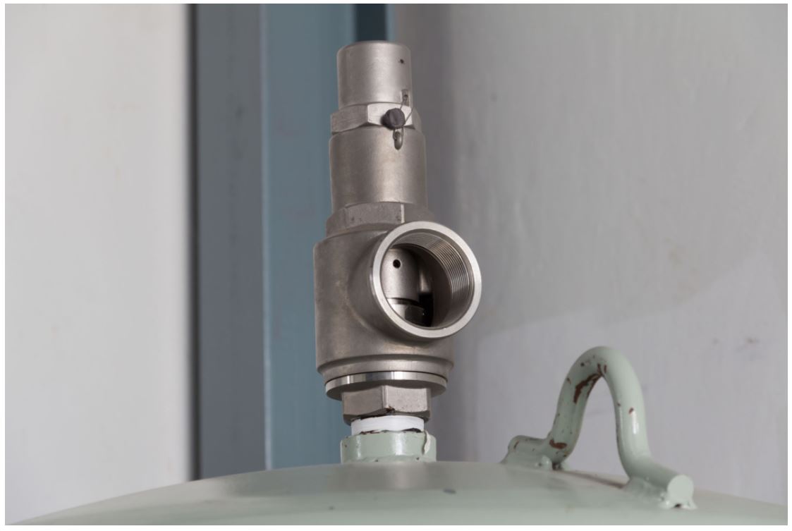 Vacuum relieve valves